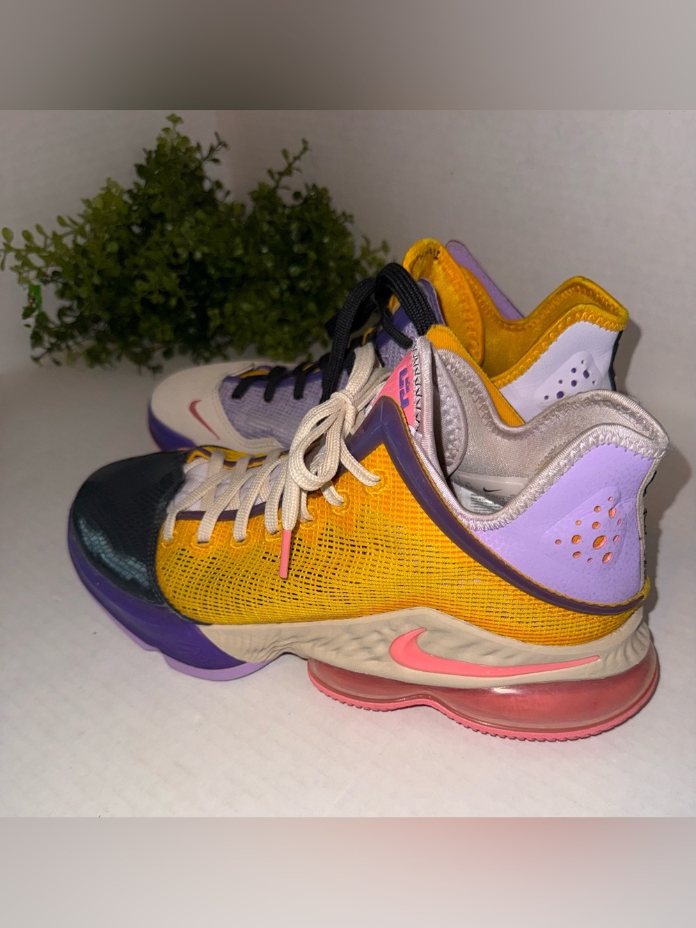 Nike LeBron 19 Low
'Mismatch' 8.5